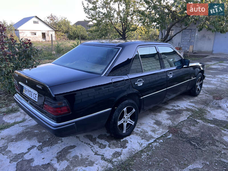 Седан Mercedes-Benz E-Class 1994 в Измаиле
