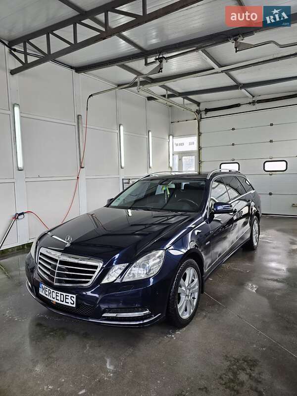 Универсал Mercedes-Benz E-Class 2012 в Львове