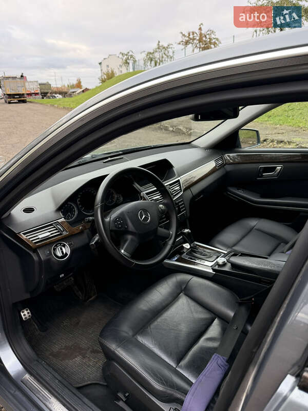 Седан Mercedes-Benz E-Class 2011 в Заставной