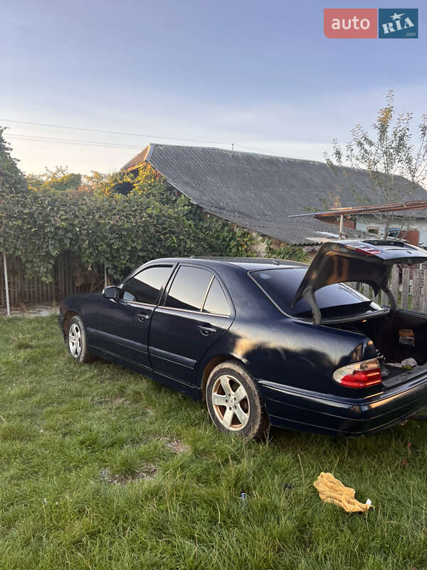 Седан Mercedes-Benz E-Class 2000 в Ивано-Франковске