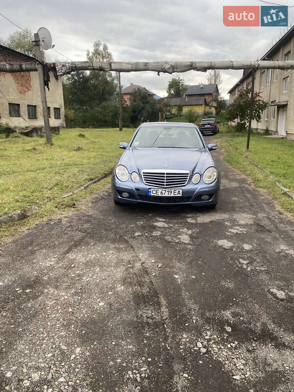 Седан Mercedes-Benz E-Class 2003 в Рахове