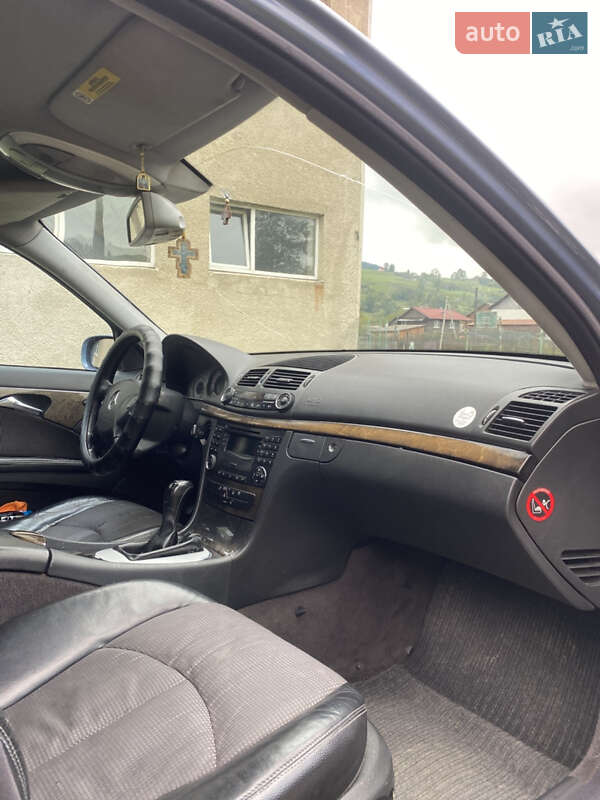 Седан Mercedes-Benz E-Class 2003 в Рахове