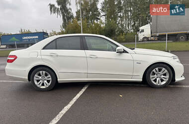 Седан Mercedes-Benz E-Class 2011 в 
