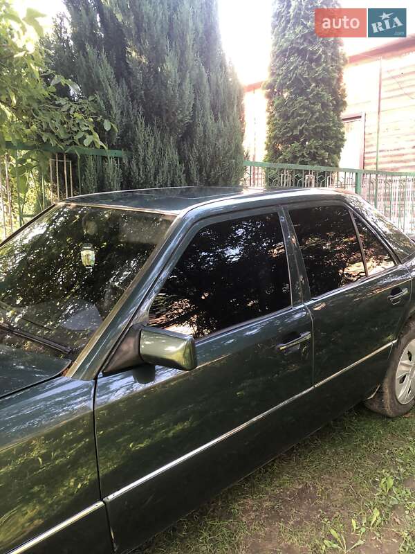 Седан Mercedes-Benz E-Class 1994 в Берегомете