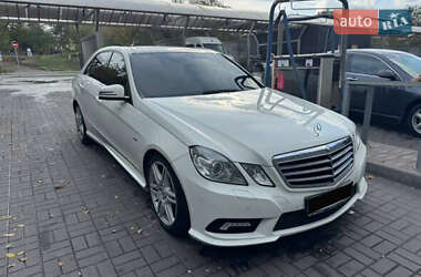 Седан Mercedes-Benz E-Class 2011 в Дніпрі