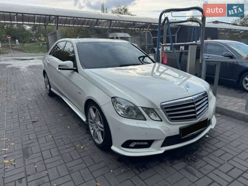 Mercedes-Benz E-Class 2011