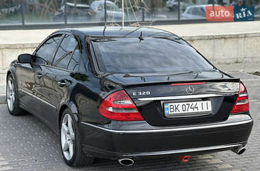 Седан Mercedes-Benz E-Class 2002 в 