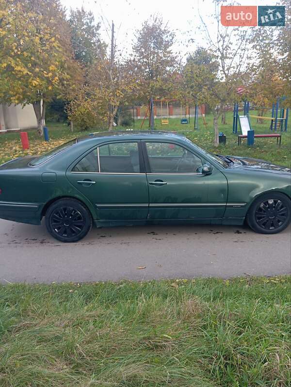 Седан Mercedes-Benz E-Class 1999 в Калуші