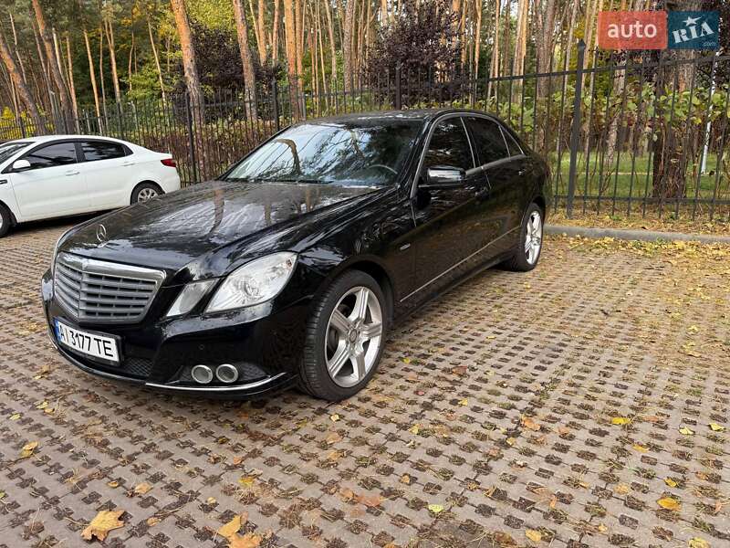 Седан Mercedes-Benz E-Class 2011 в Киеве