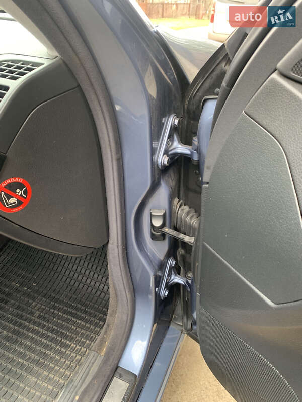 Седан Mercedes-Benz E-Class 2003 в Одессе