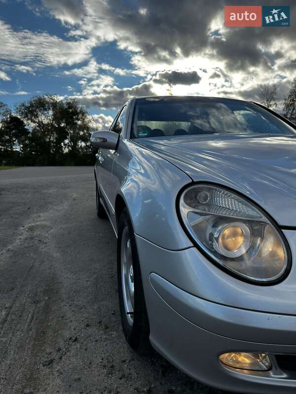 Седан Mercedes-Benz E-Class 2004 в Ровно