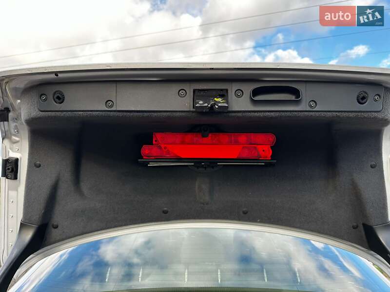 Седан Mercedes-Benz E-Class 2004 в Ровно