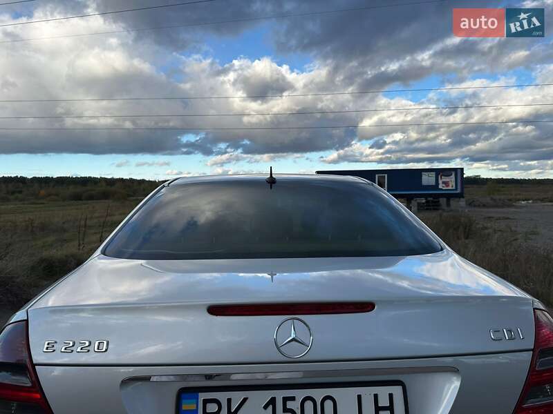 Седан Mercedes-Benz E-Class 2004 в Ровно
