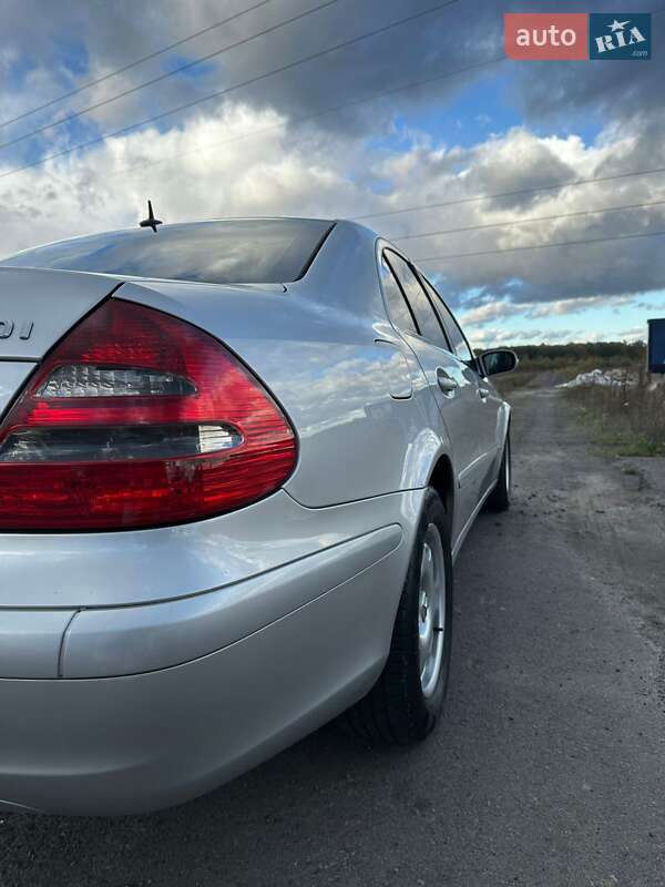 Седан Mercedes-Benz E-Class 2004 в Ровно