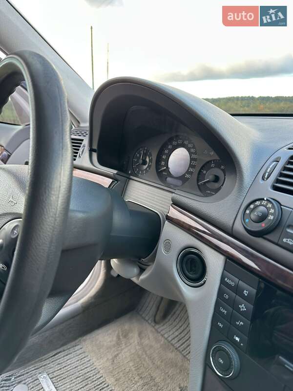 Седан Mercedes-Benz E-Class 2004 в Ровно