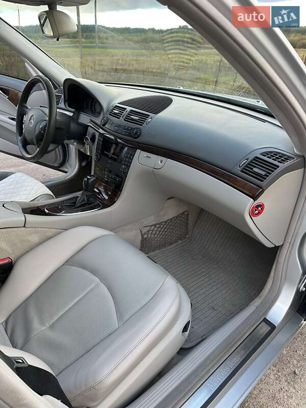 Седан Mercedes-Benz E-Class 2004 в Ровно