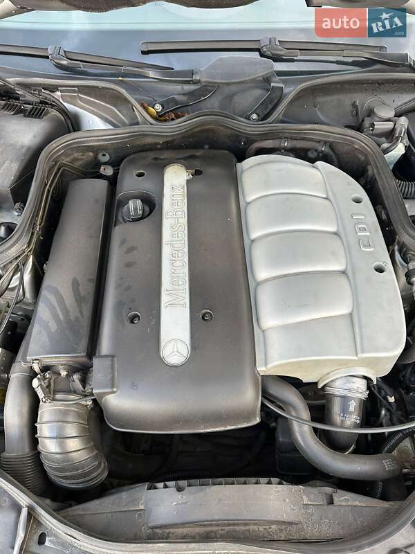 Седан Mercedes-Benz E-Class 2004 в Ровно