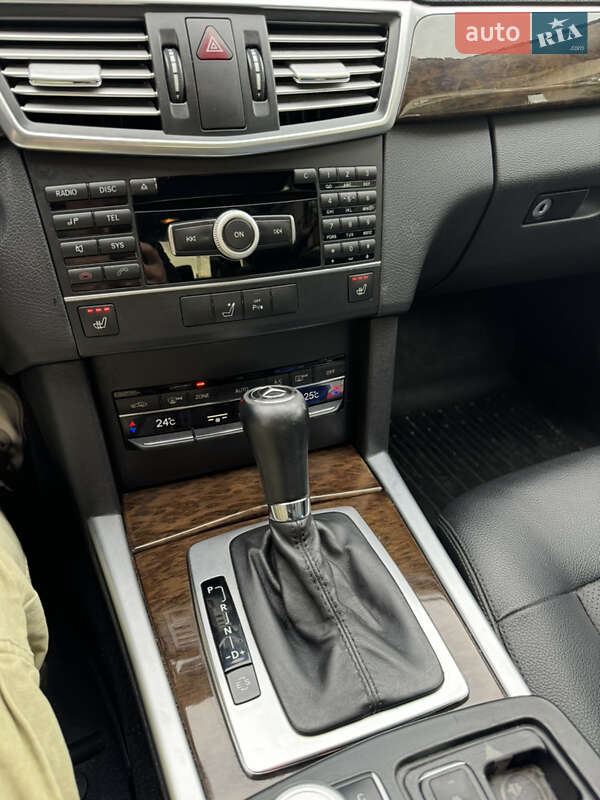 Седан Mercedes-Benz E-Class 2010 в Черновцах