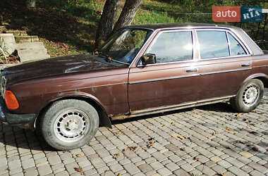 Седан Mercedes-Benz E-Class 1985 в Черновцах
