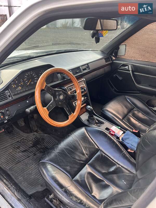 Седан Mercedes-Benz E-Class 1985 в Броварах