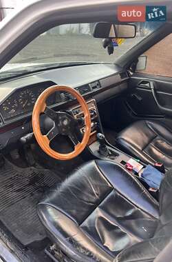 Седан Mercedes-Benz E-Class 1985 в  фото 7 Седан Mercedes-Benz E-Class 1985 в