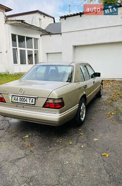 Седан Mercedes-Benz E-Class 1994 в 