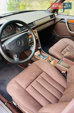Седан Mercedes-Benz E-Class 1994 в 