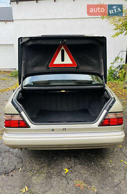 Седан Mercedes-Benz E-Class 1994 в 