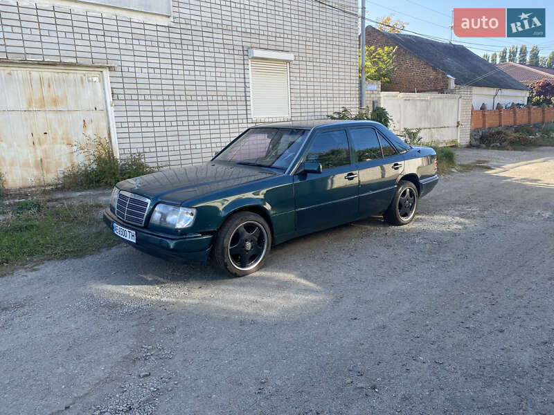 Седан Mercedes-Benz E-Class 1994 в Днепре