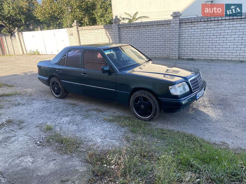 Седан Mercedes-Benz E-Class 1994 в Днепре