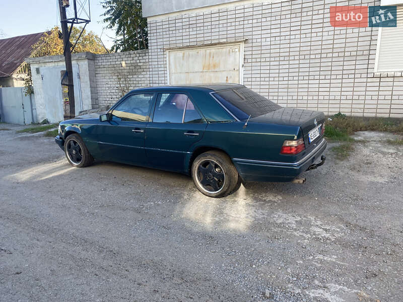 Седан Mercedes-Benz E-Class 1994 в Днепре