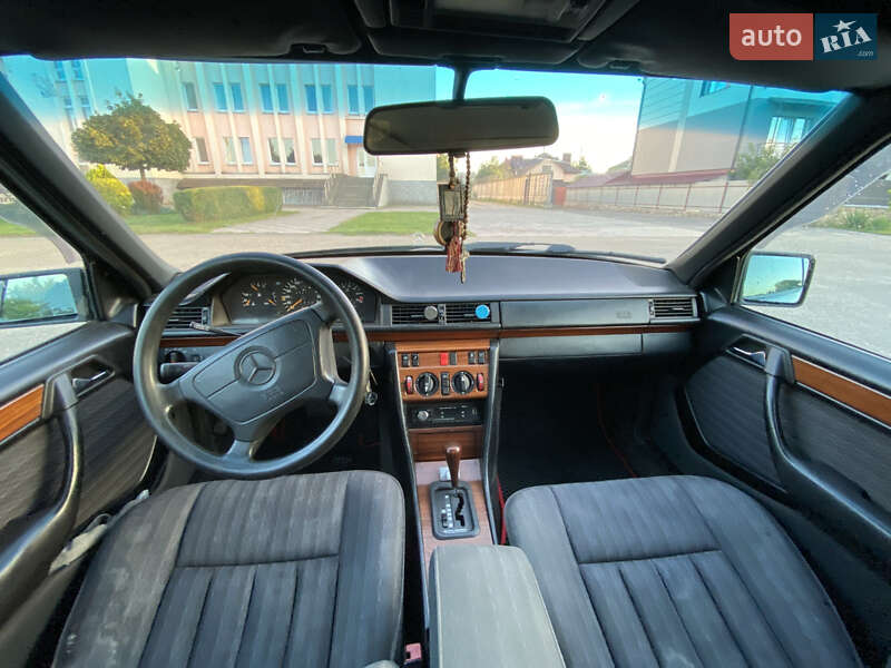 Седан Mercedes-Benz E-Class 1992 в Тернополі