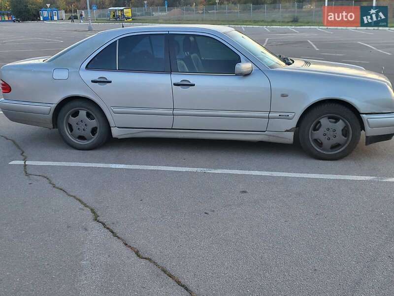 Седан Mercedes-Benz E-Class 1998 в Запорожье