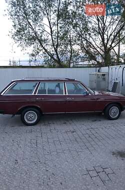 Універсал Mercedes-Benz E-Class 1984 в 