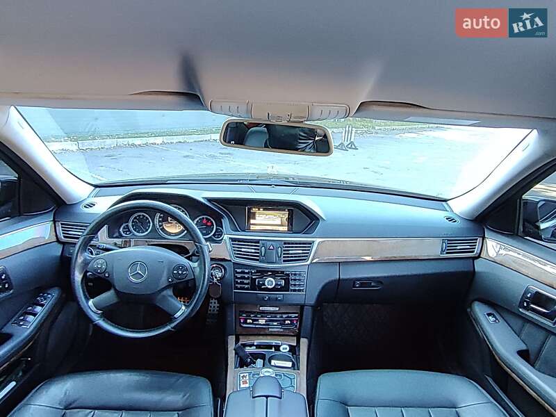 Седан Mercedes-Benz E-Class 2012 в Умані