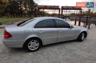 Седан Mercedes-Benz E-Class 2002 в  фото 5 Седан Mercedes-Benz E-Class 2002 в
