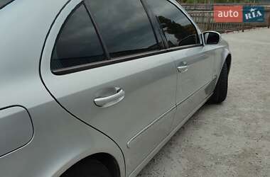 Седан Mercedes-Benz E-Class 2002 в  фото 11 Седан Mercedes-Benz E-Class 2002 в