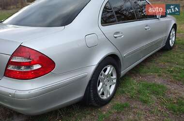 Седан Mercedes-Benz E-Class 2002 в  фото 16 Седан Mercedes-Benz E-Class 2002 в
