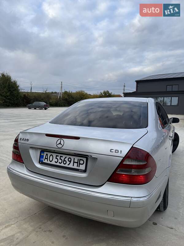 Седан Mercedes-Benz E-Class 2002 в Ужгороді