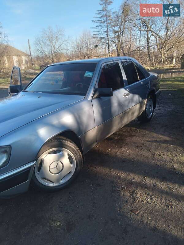 Седан Mercedes-Benz E-Class 1985 в Немирове