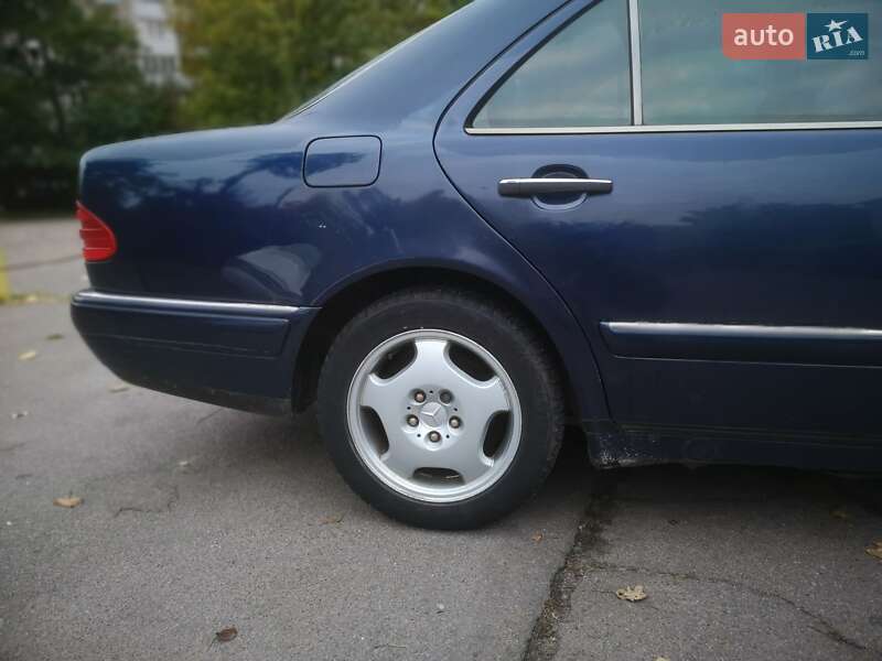 Седан Mercedes-Benz E-Class 1997 в Києві