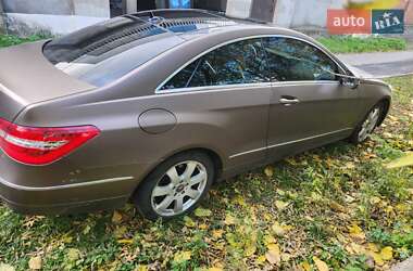 Купе Mercedes-Benz E-Class 2010 в  фото 3 Купе Mercedes-Benz E-Class 2010 в