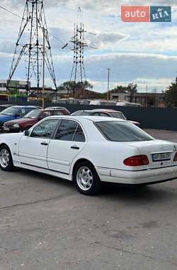 Седан Mercedes-Benz E-Class 1995 в  фото 2 Седан Mercedes-Benz E-Class 1995 в