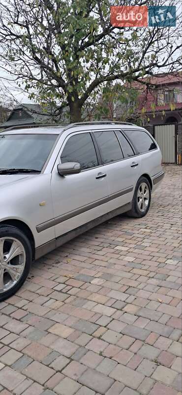 Універсал Mercedes-Benz E-Class 1998 в Чернівцях