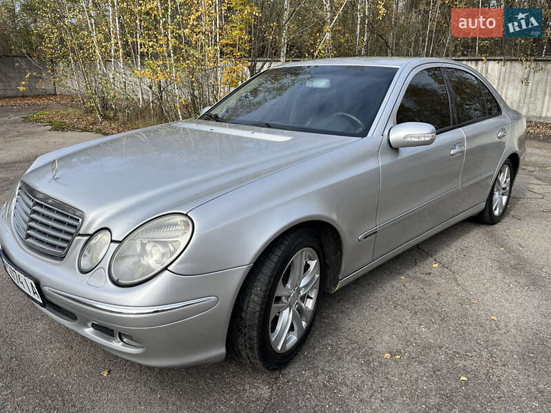 Седан Mercedes-Benz E-Class 2004 в Коростене