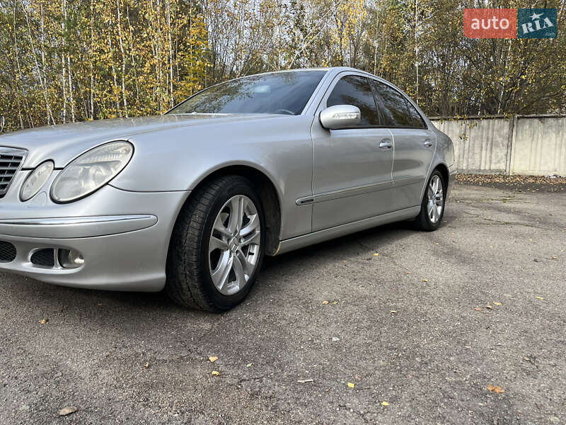 Седан Mercedes-Benz E-Class 2004 в Коростене