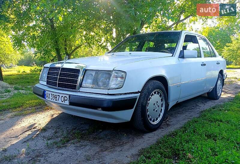 Седан Mercedes-Benz E-Class 1990 в Валках