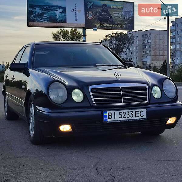 Седан Mercedes-Benz E-Class 2000 в Кременчуге