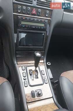Седан Mercedes-Benz E-Class 2001 в  фото 9 Седан Mercedes-Benz E-Class 2001 в