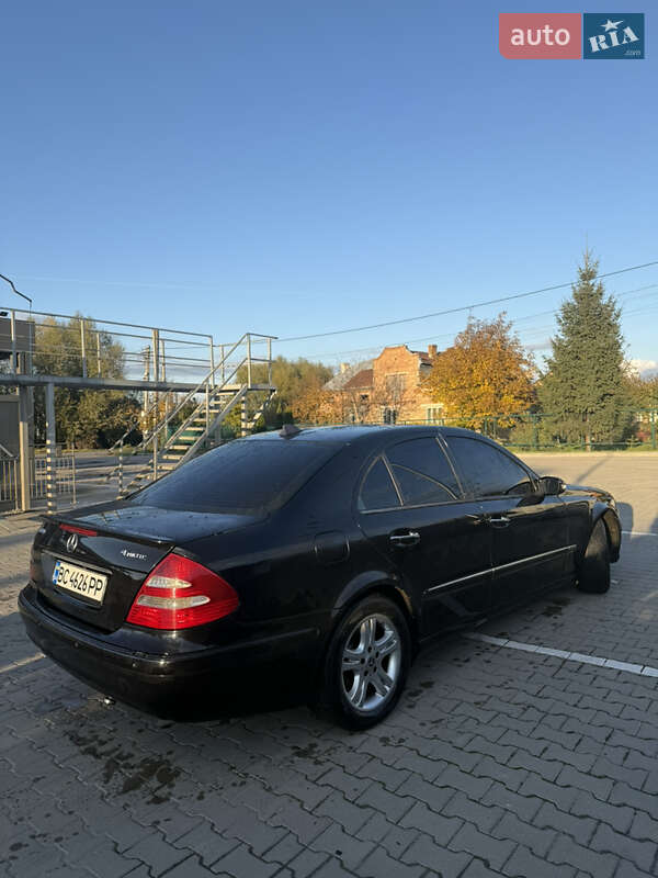 Седан Mercedes-Benz E-Class 2004 в Жовкве